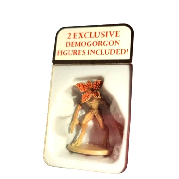 Stranger Things Dungeons and Dragons Hasbro Starter Set | NWT - Picture 3 of 4